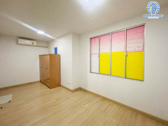 *****ทาวน์เฮ้าส์มือสองย่านกรุงเทพมหานคร ม.พฤกษาวิลล์ 89 รามอินทรา-วงแหวน เนื้อที่ 18.7 ตร.ว. ฟังก์ชัน 3 ห้องนอน 2 ห้องน้ำ 1 ที่จอดรถ แถมฟรี! 2 เครื่องปรับอากาศ บนทำเลเดินทางสะดวก เชื่อมต่อถ.กาญจนาภิเษก ถ.คู้บอน ถ.รามอินทรา จองเลย!